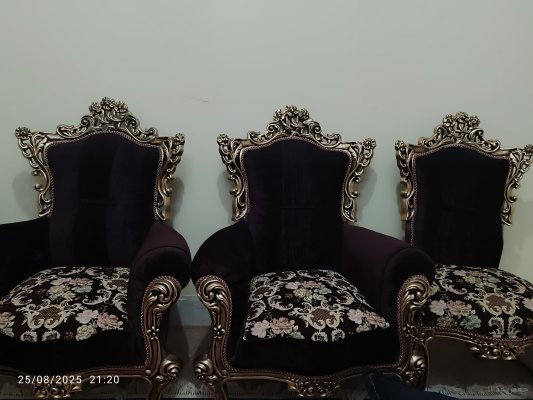 مبل 9نفره بسیار نو و تمیز و میز جلو و عسلی